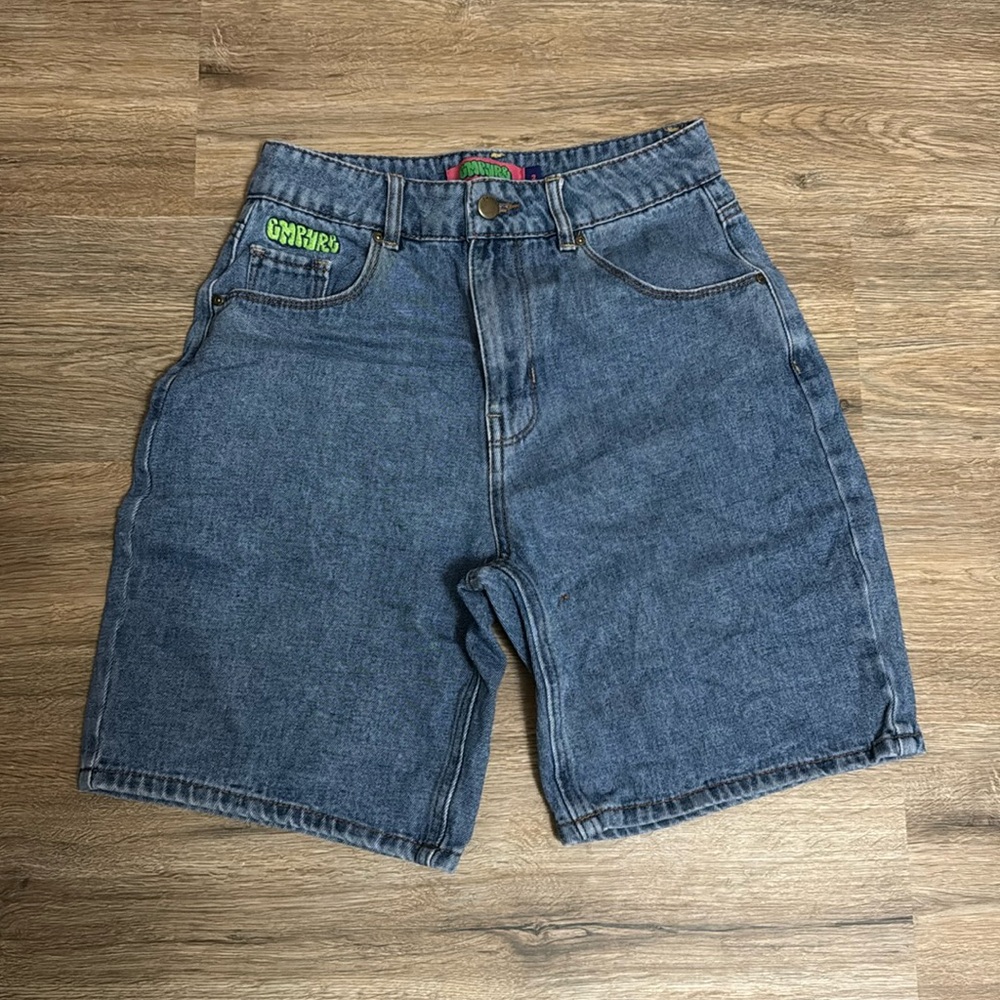 Empyre - Tori Loose Fit Light Wash Denim Skate Shorts (size 2)